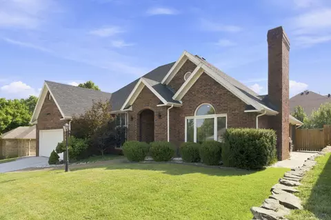 Exterior - 3214 S Oak Ave, Springfield, MO 65804 photo 2 of 9