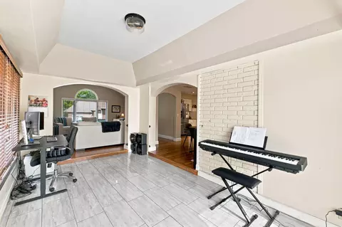 Entry Way - 3214 S Oak Ave, Springfield, MO 65804 photo 2 of 2