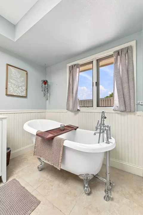 Bath - 3214 S Oak Ave, Springfield, MO 65804 photo 2 of 3