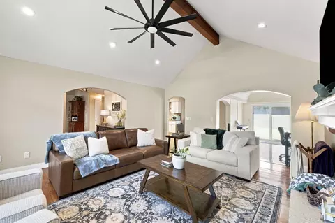 Living - 3214 S Oak Ave, Springfield, MO 65804 photo 2 of 3