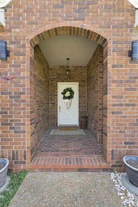 Entry Way - 3214 S Oak Ave, Springfield, MO 65804 photo 1 of 2