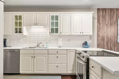 Kitchen - 161 Avondale Dr #5, Branson, MO 65616 photo 3 of 5