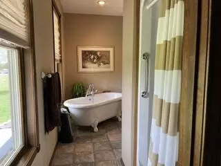 Bath - 1910 N Farm Road 97, Springfield, MO 65802 photo 2 of 8