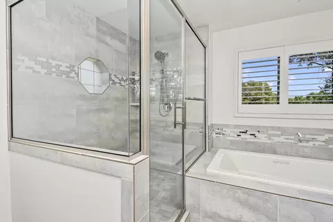 Bath - 929 S Mumford Dr, Springfield, MO 65809 photo 7 of 13