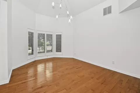 Living - 929 S Mumford Dr, Springfield, MO 65809 photo 6 of 17