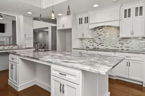 Kitchen - 929 S Mumford Dr, Springfield, MO 65809 photo 8 of 15