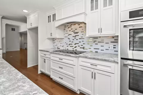 Kitchen - 929 S Mumford Dr, Springfield, MO 65809 photo 9 of 15