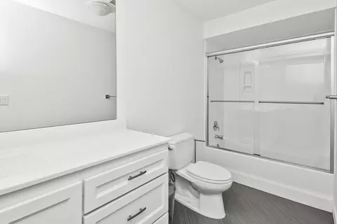 Bath - 929 S Mumford Dr, Springfield, MO 65809 photo 12 of 13