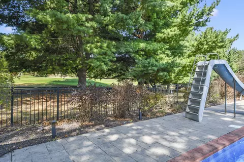 Exterior - 929 S Mumford Dr, Springfield, MO 65809 photo 12 of 14