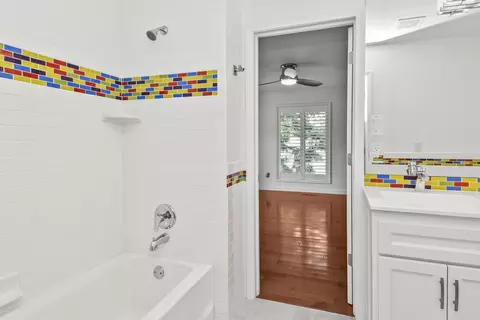 Bath - 929 S Mumford Dr, Springfield, MO 65809 photo 9 of 13