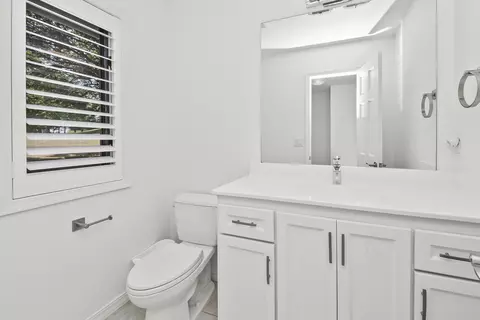 Bath - 929 S Mumford Dr, Springfield, MO 65809 photo 1 of 13