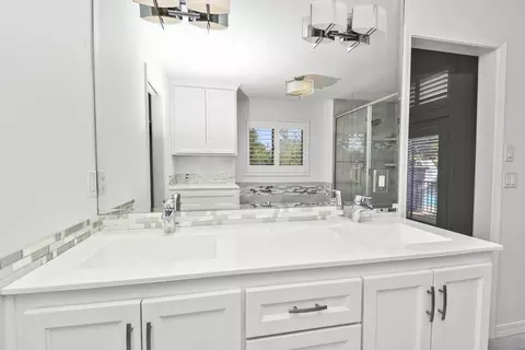 Bath - 929 S Mumford Dr, Springfield, MO 65809 photo 6 of 13