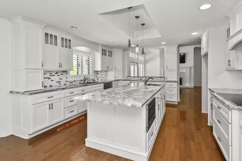 Kitchen - 929 S Mumford Dr, Springfield, MO 65809 photo 7 of 15