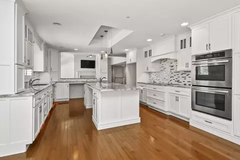 Kitchen - 929 S Mumford Dr, Springfield, MO 65809 photo 6 of 15
