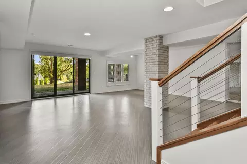 Living - 929 S Mumford Dr, Springfield, MO 65809 photo 8 of 17