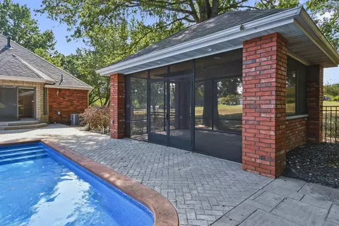 Exterior - 929 S Mumford Dr, Springfield, MO 65809 photo 3 of 14