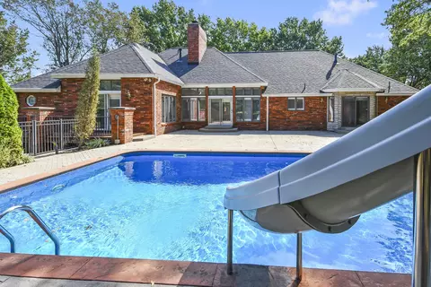 Exterior - 929 S Mumford Dr, Springfield, MO 65809 photo 7 of 14