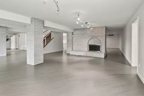 Living - 929 S Mumford Dr, Springfield, MO 65809 photo 11 of 17