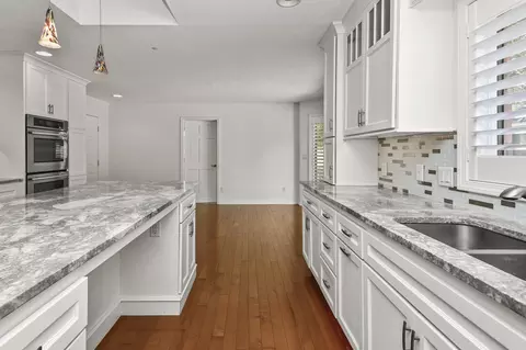 Kitchen - 929 S Mumford Dr, Springfield, MO 65809 photo 13 of 15