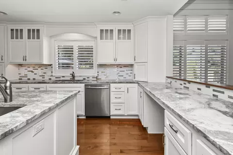 Kitchen - 929 S Mumford Dr, Springfield, MO 65809 photo 5 of 15