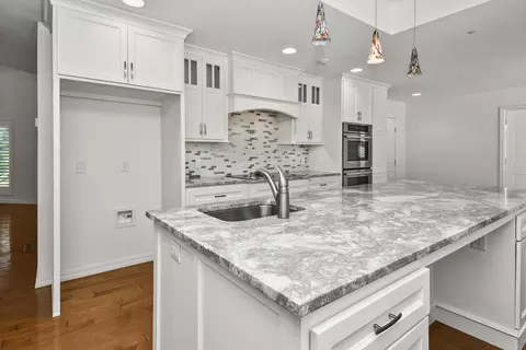 Kitchen - 929 S Mumford Dr, Springfield, MO 65809 photo 11 of 15