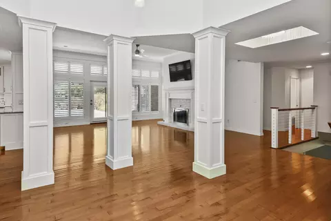 Living - 929 S Mumford Dr, Springfield, MO 65809 photo 5 of 17