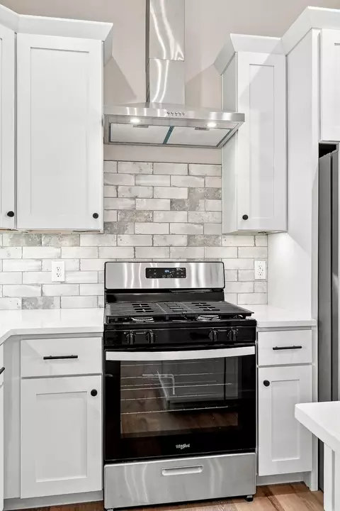 Kitchen - 303 Crystal Valley Rd, Clever, MO 65631 photo 4 of 5