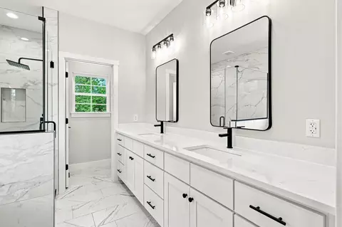 Bath - 303 Crystal Valley Rd, Clever, MO 65631 photo 1 of 6
