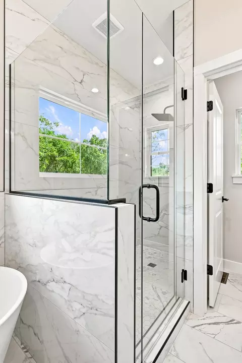 Bath - 303 Crystal Valley Rd, Clever, MO 65631 photo 2 of 6