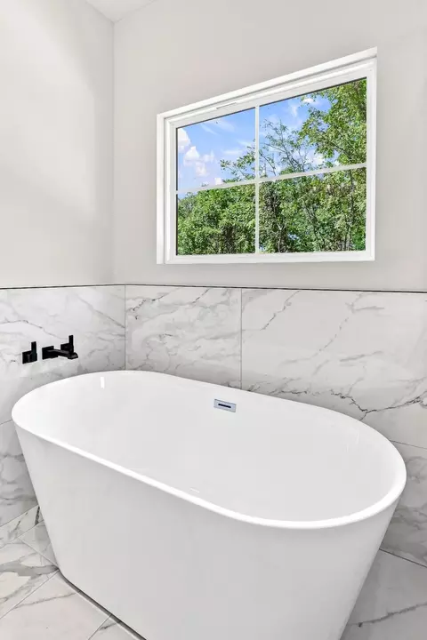Bath - 303 Crystal Valley Rd, Clever, MO 65631 photo 4 of 6