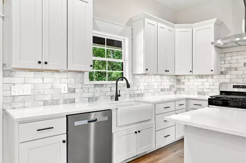 Kitchen - 303 Crystal Valley Rd, Clever, MO 65631 photo 2 of 5