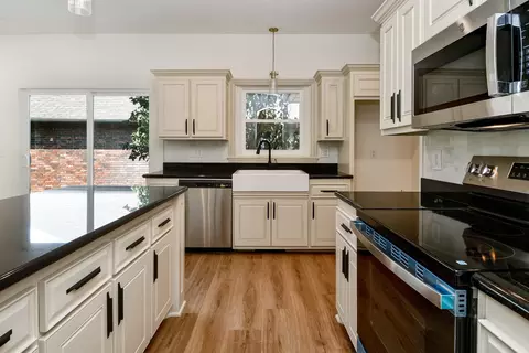 Kitchen - 8605 E Interlochen Dr, Nixa, MO 65714 photo 7 of 7