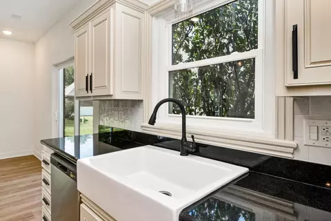 Kitchen - 8605 E Interlochen Dr, Nixa, MO 65714 photo 5 of 7