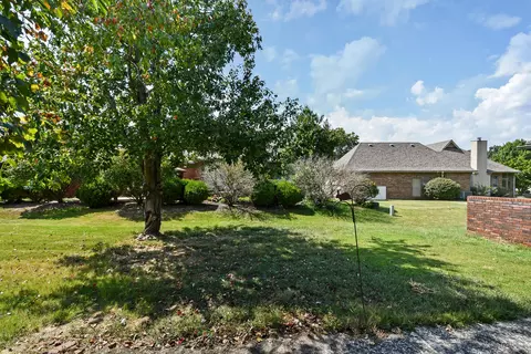Exterior - 8605 E Interlochen Dr, Nixa, MO 65714 photo 4 of 7