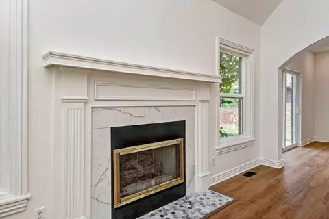 Living - 8605 E Interlochen Dr, Nixa, MO 65714 photo 4 of 6