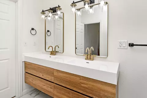 Bath - 8605 E Interlochen Dr, Nixa, MO 65714 photo 3 of 6