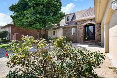 Exterior - 8605 E Interlochen Dr, Nixa, MO 65714 photo 3 of 7