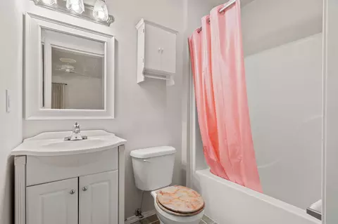 Bath - 2597 Talking Rocks Rd, Branson West, MO 65737 photo 6 of 6