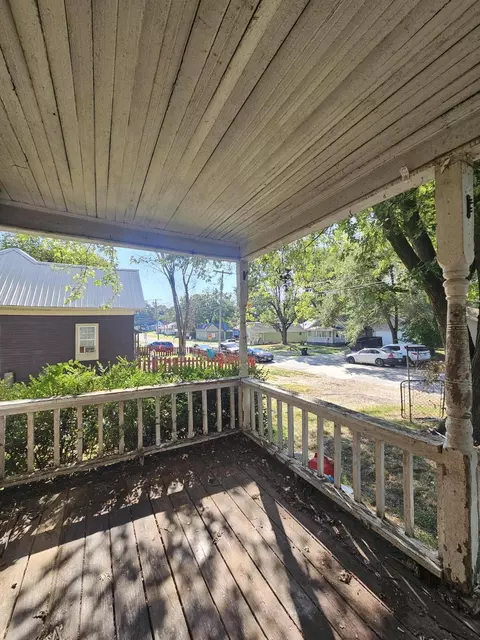 Exterior - 817 W Locust St, Springfield, MO 65803 photo 2 of 4