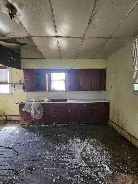 Kitchen - 817 W Locust St, Springfield, MO 65803 photo 2 of 2
