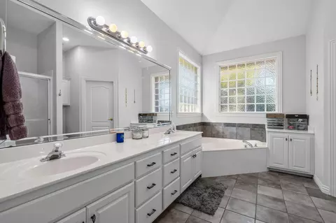 Bath - 2426 S April Ave, Springfield, MO 65807 photo 1 of 3