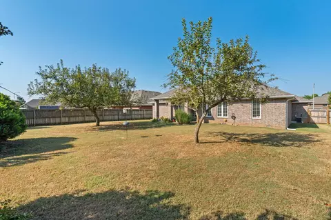 Exterior - 2426 S April Ave, Springfield, MO 65807 photo 6 of 10