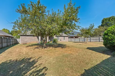 Exterior - 2426 S April Ave, Springfield, MO 65807 photo 4 of 10