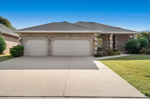 Exterior - 2426 S April Ave, Springfield, MO 65807 photo 2 of 10