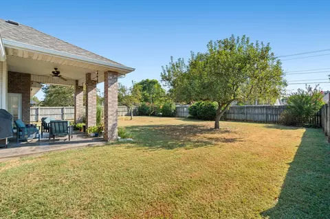Exterior - 2426 S April Ave, Springfield, MO 65807 photo 3 of 10