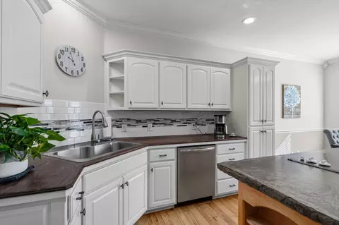 Kitchen - 2426 S April Ave, Springfield, MO 65807 photo 4 of 5