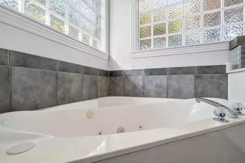 Bath - 2426 S April Ave, Springfield, MO 65807 photo 2 of 3