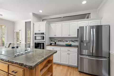 Kitchen - 2426 S April Ave, Springfield, MO 65807 photo 3 of 5