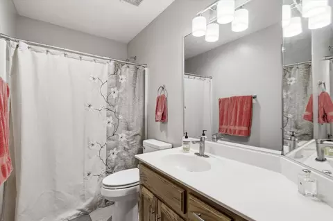 Bath - 909 E Maplewood St, Springfield, MO 65807 photo 4 of 4