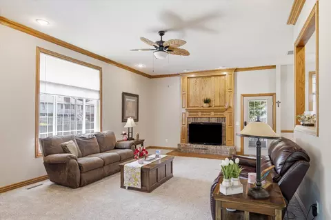Living - 909 E Maplewood St, Springfield, MO 65807 photo 1 of 2